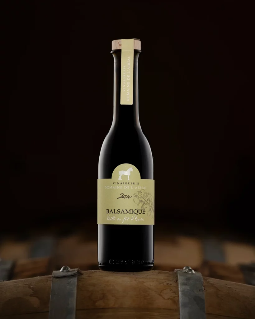 Packshot produit balsamique vieilli en fût d'acacia