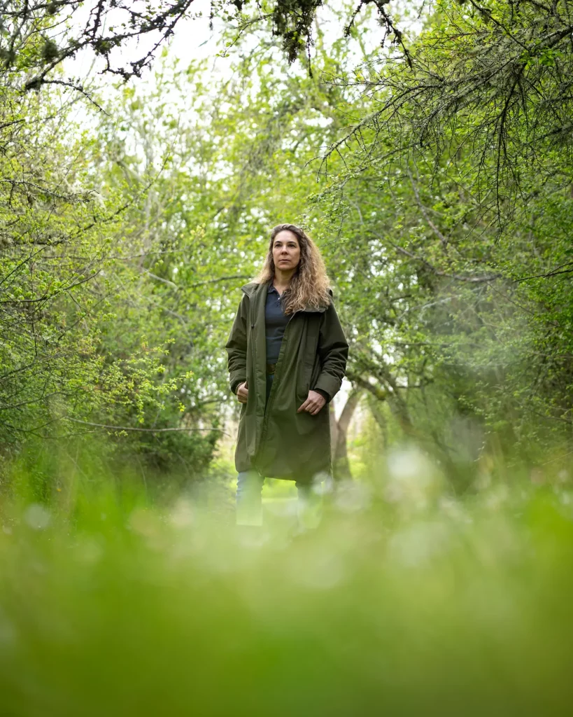 Portrait Cécile vigneronne vinaigrière paysage bocager Domaine Airial