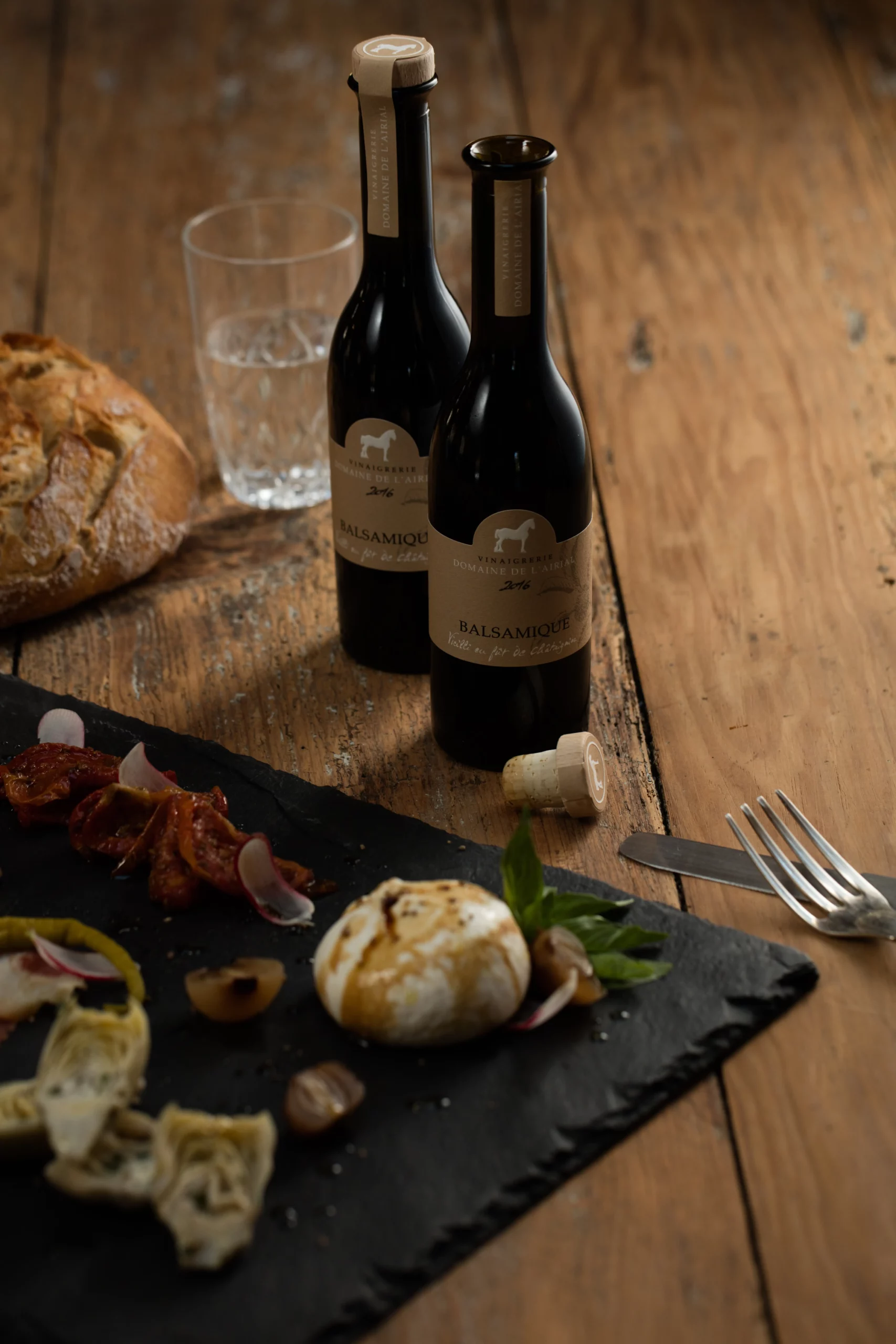 Planche apéritive relevé avec balsamique vieilli en fût de châtaignier