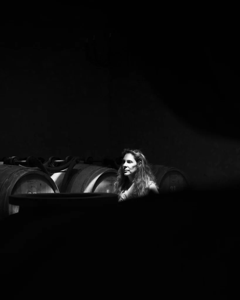 Cécile au chai d'élevage du Domaine de l'Airial